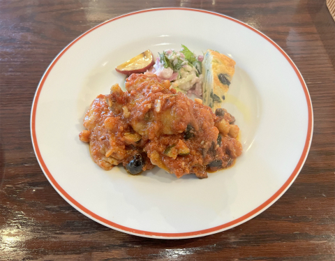 神奈川県川崎市多摩区西生田1丁目にあるイタリアンの「Trattoria Sol Levante トラットリア ソル レヴァンテ」ワンプレート(若鶏の地中海風、サラダ、マリネ、イタリア風オムレツ)