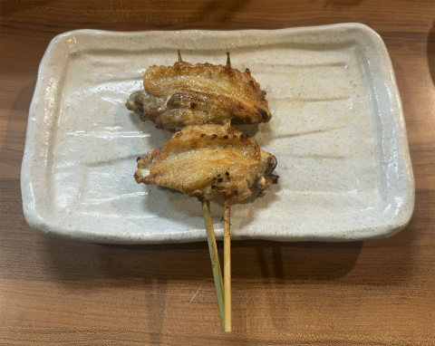 東京都中央区日本橋堀留町2丁目にある焼鳥、居酒屋の「博多とりかわ 長政 人形町店」串焼き(手羽先)