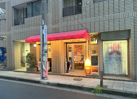 神奈川県横浜市中区伊勢佐木町7丁目にあるカフェ「カフェバー ピーナッツ」店舗外観