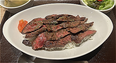 東京都世田谷区桜新町1丁目にある焼肉店「Beef Garden 桜新町」Beefステーキ丼