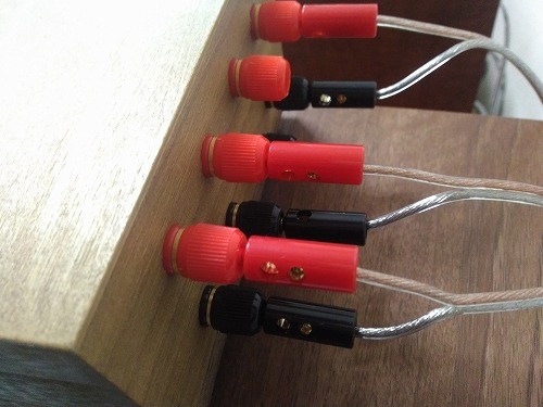 つややかさと芯のあるベルデンのスピーカーケーブルに交換 - 八百万の森