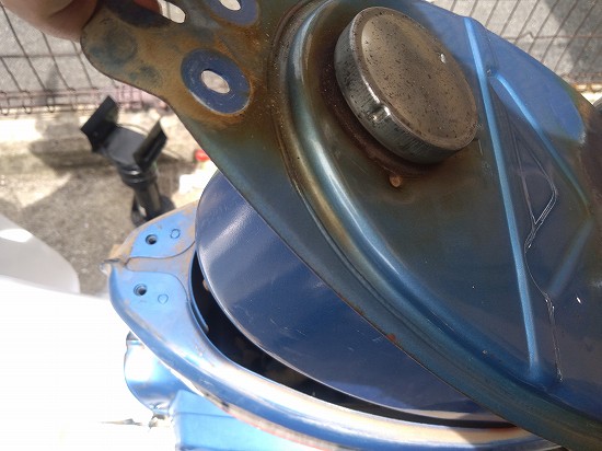 カブC50から外しました。
DT50フロントフォーク Struggling to replace the front fender! [Super Cub] Custom
