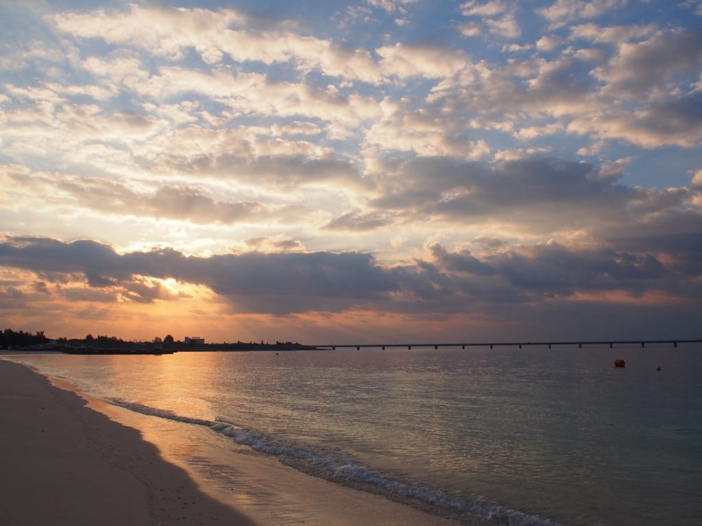 東洋一美しい 前浜ビーチでみる朝焼けは感動の美しさ 宮古島女ひとり旅3日目前半 だいたい国内ひとり旅 東洋一美しい 前浜ビーチでみる朝焼けは感動の美しさ 宮古島女ひとり旅3日目前半 だいたい国内ひとり旅