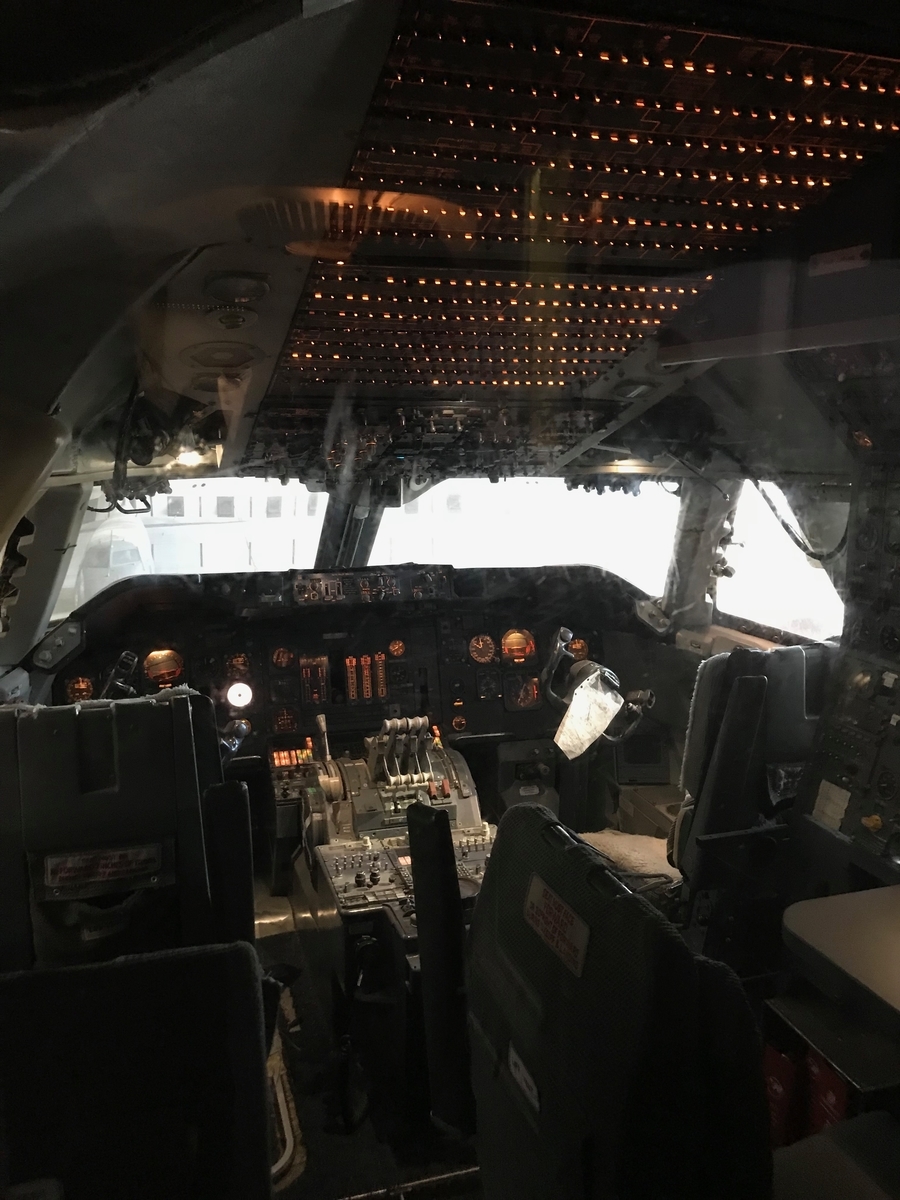 飛行機のコックピット