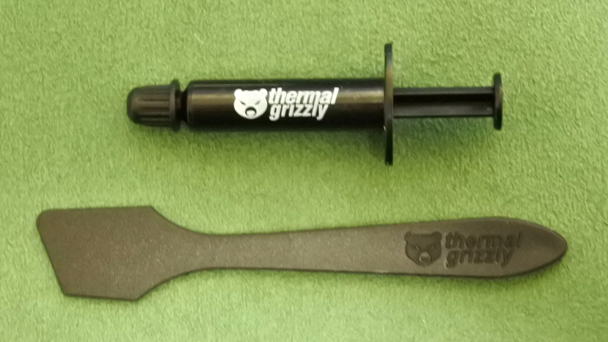 ヘラが付いているけど使わない。