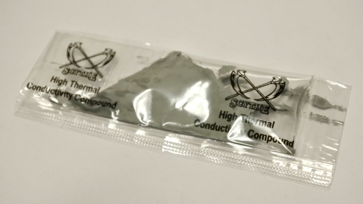 クーラーに付属の謎のグリス。