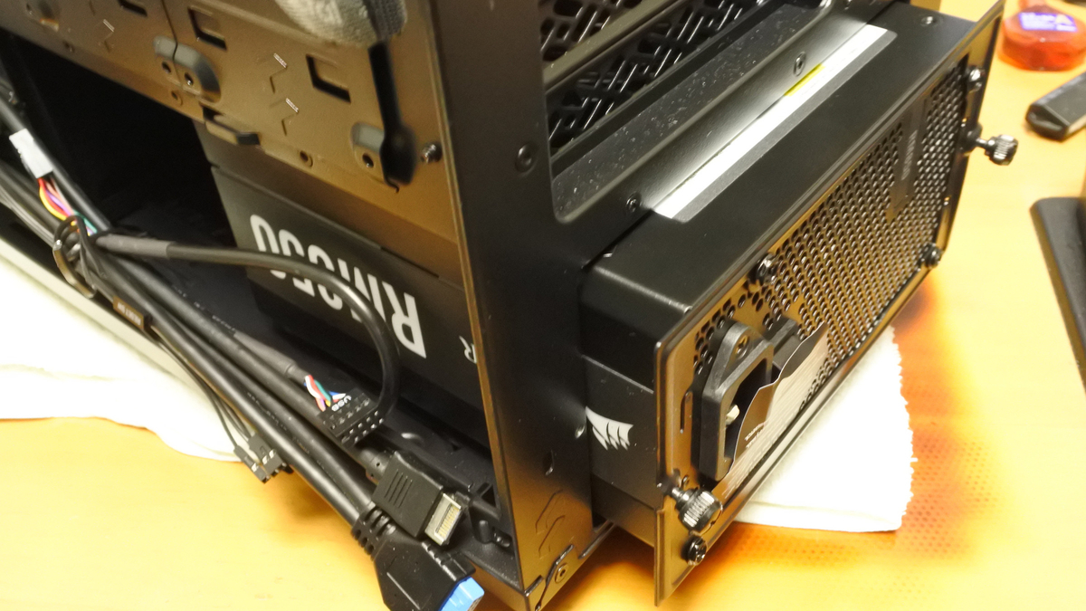 ユニットを挿入。