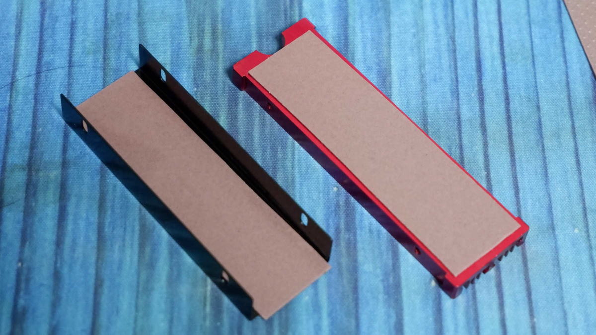 ヒートシンクに貼ったところ