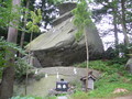 [神社][巨石]盛岡 桜山神社 烏帽子岩 (朝)