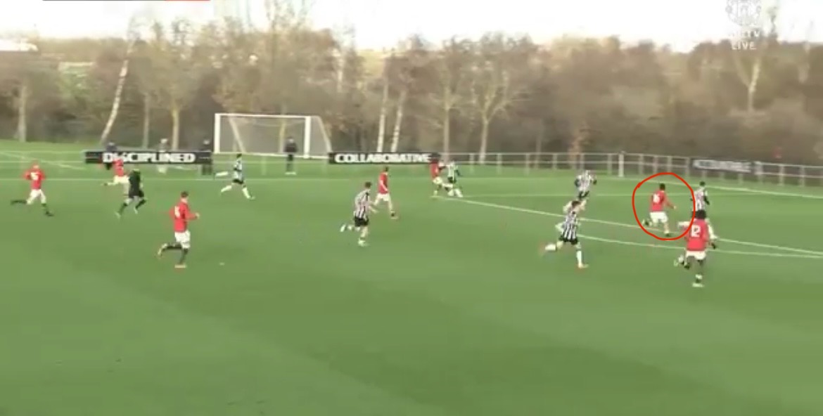 FWの正しいオフザボールの動き - mosukufootballのブログ