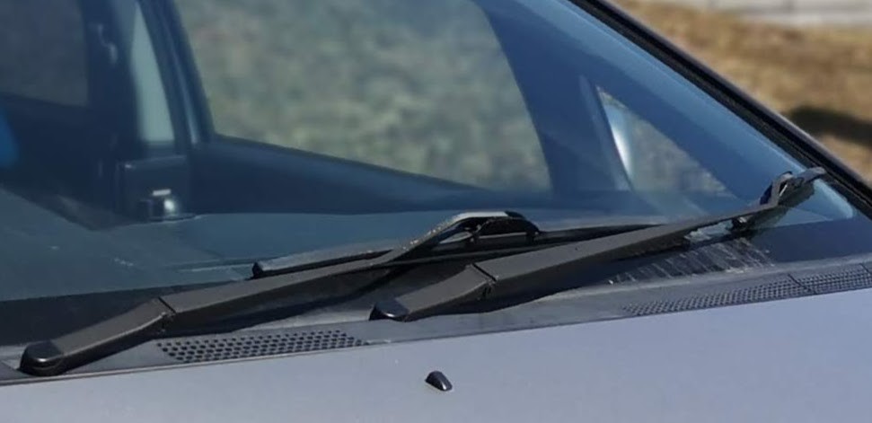 ワイパーアームの塗装と取付位置調整について イーアルカンフーのキックの音 パポー あたった音 ボッ