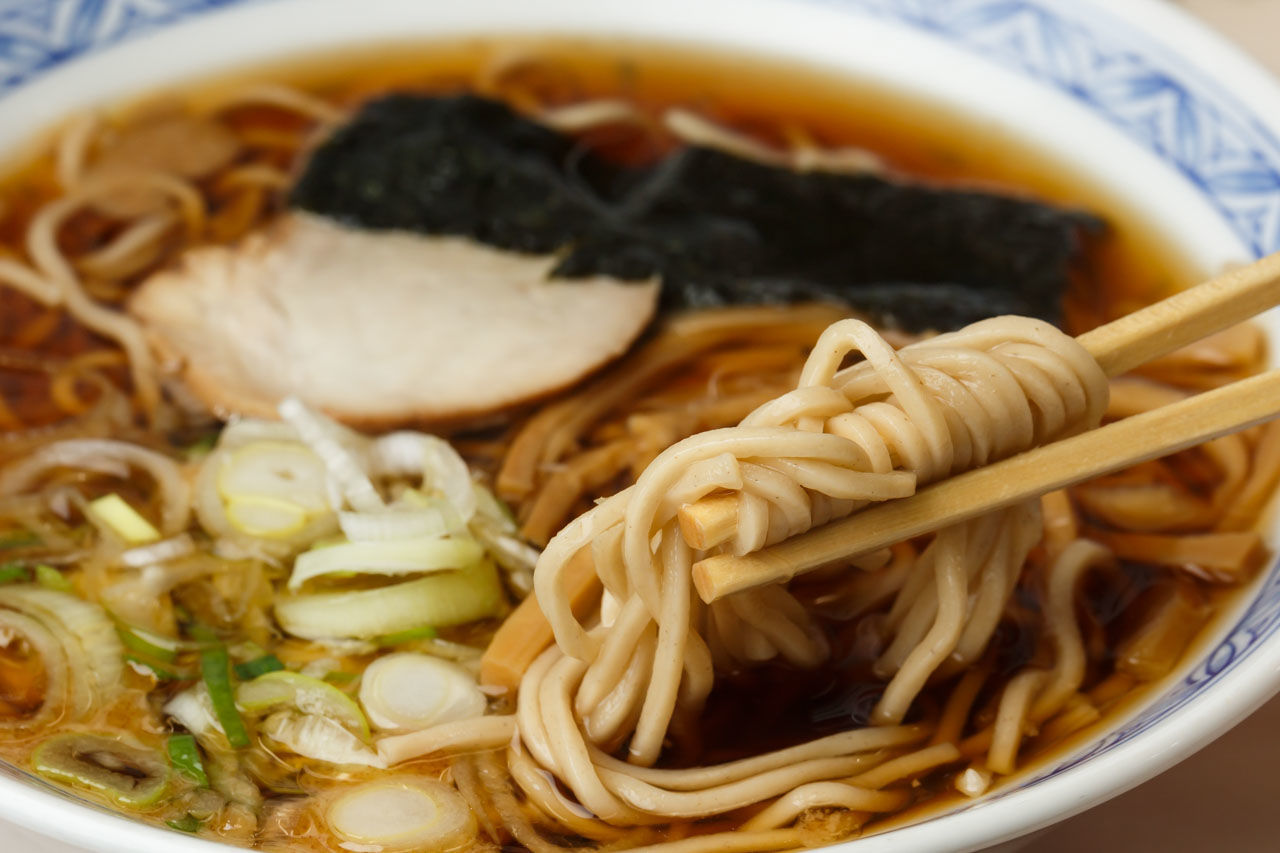 ラーメンなのか そばなのか 老舗立ちそば店の新メニュー 和風中華 が画期的なうまさだった メシ通 ホットペッパーグルメ ラーメンなのか そばなのか 老舗立ちそば店の新メニュー 和風中華 が画期的なうまさだった メシ通 ホットペッパーグルメ