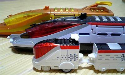 玩具『仮面ライダー電王ブロックレール時を超えるデンライナーセット