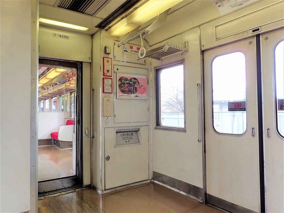 東武6050系 | - 6050系 : 東武6050系電車のボックスシートで「懐かしの