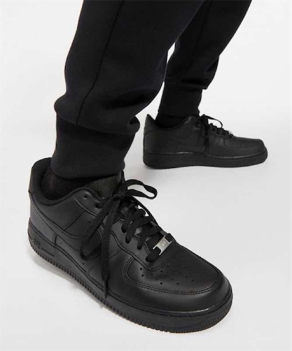 ダサい ナイキエアフォースワンの黒がダサくない３つの理由 コーデ紹介あり あざとボーイブログ