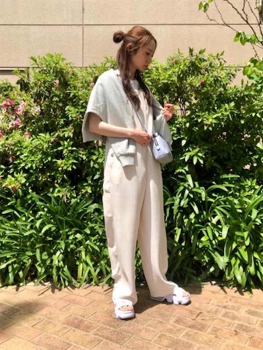 ２０２１夏】人気カラーホワイトのナイキエアマックスココサンダル 