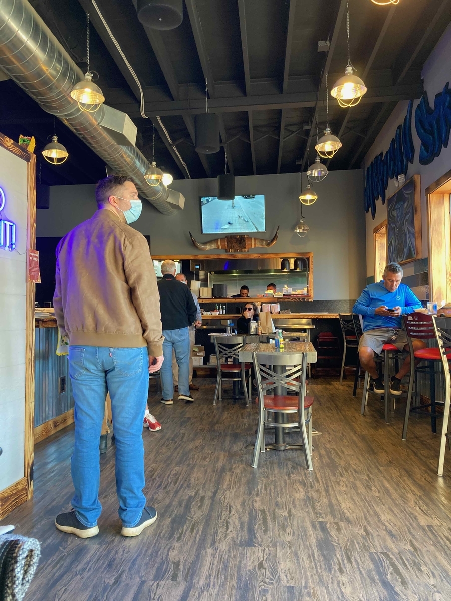 Toro Loco Mexican Street Food店内テーブルなど