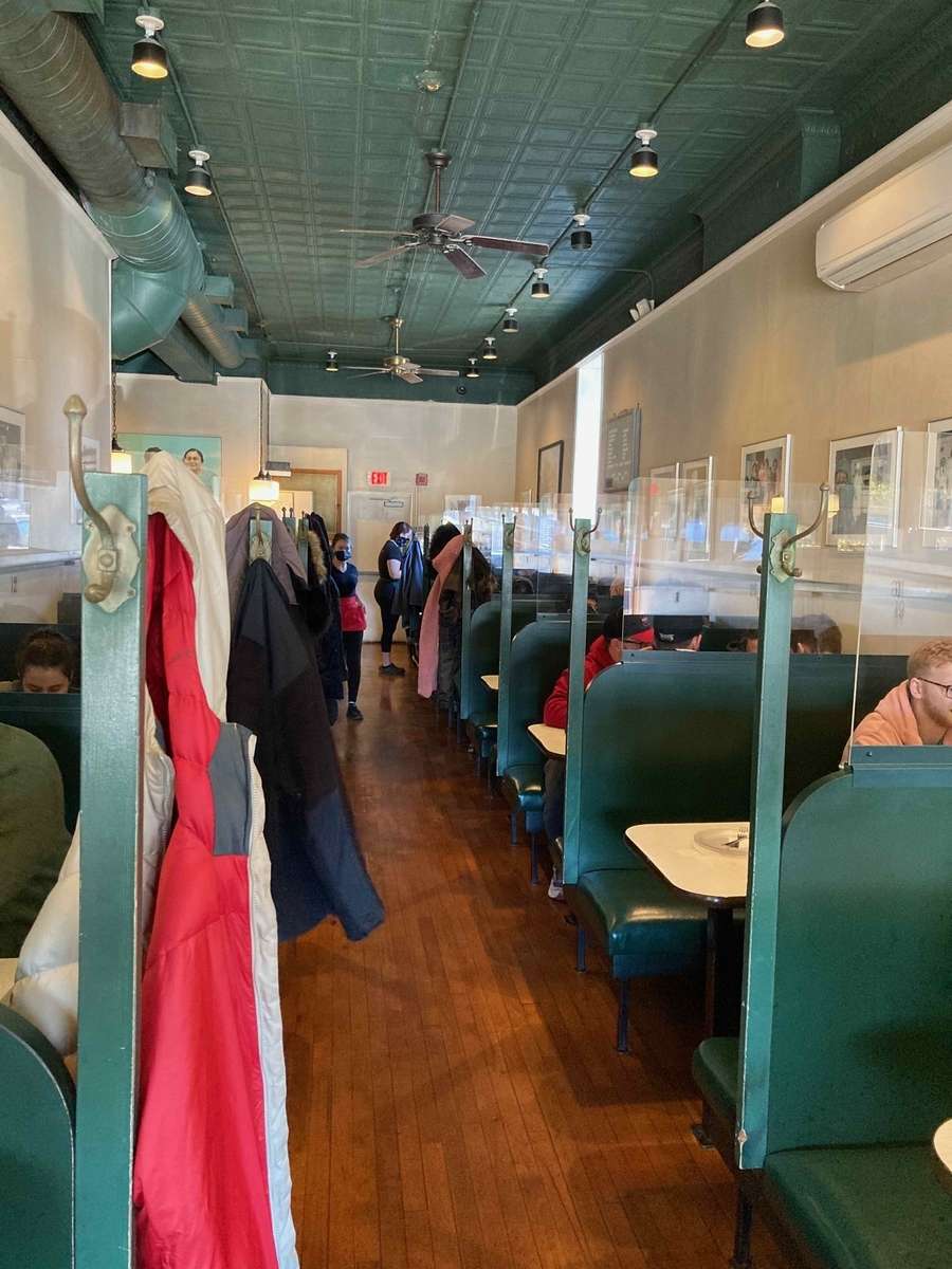 Frank Pepe Pizzeria Napoletana店内