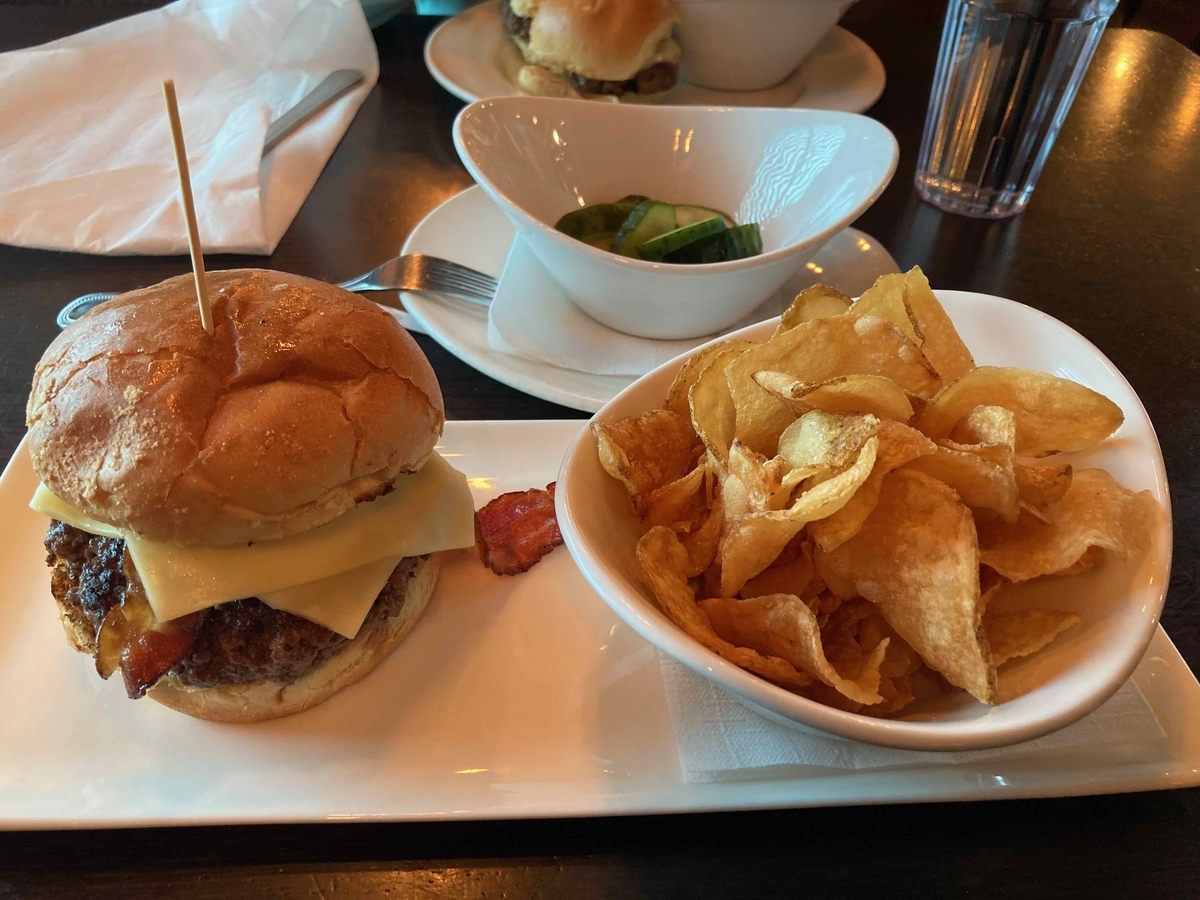 Plan b ベーコンチーズバーガー
