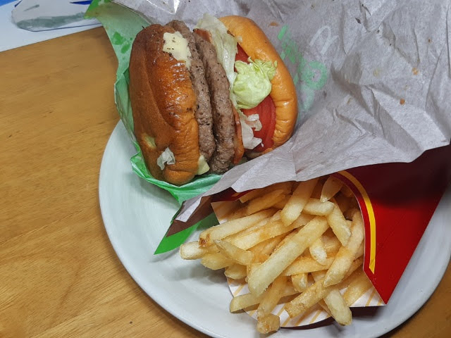 マクドナルドの株主優待で(たぶん)いちばん高いヤツを頼んでみた ...