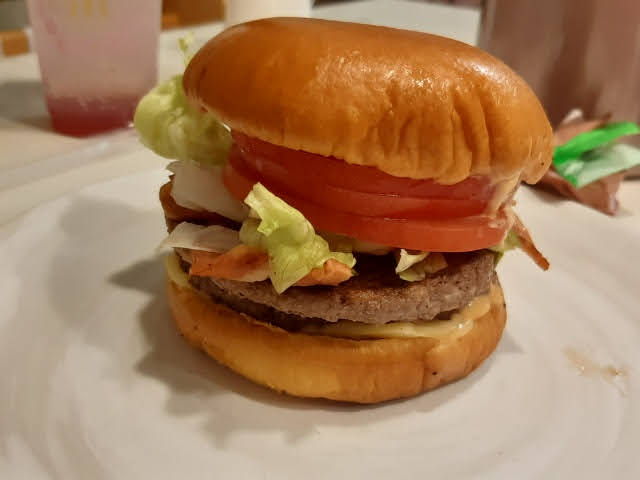 マクドナルドの株主優待で(たぶん)いちばん高いヤツを頼んでみた ...
