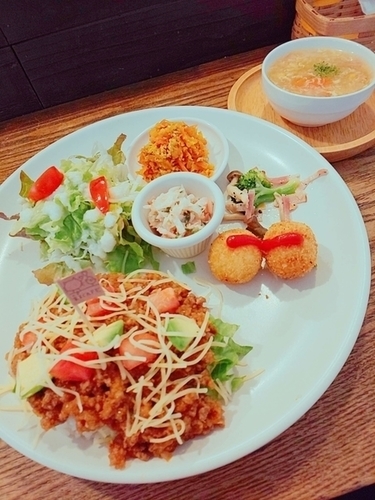 まるカフェ キッシュランチがおススメ 女子会向きカフェ 鹿児島市荒田 食べる 寝る 考える