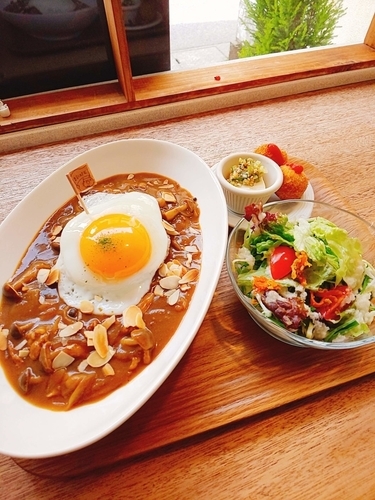 まるカフェ　カレーランチ【鹿児島市荒田】