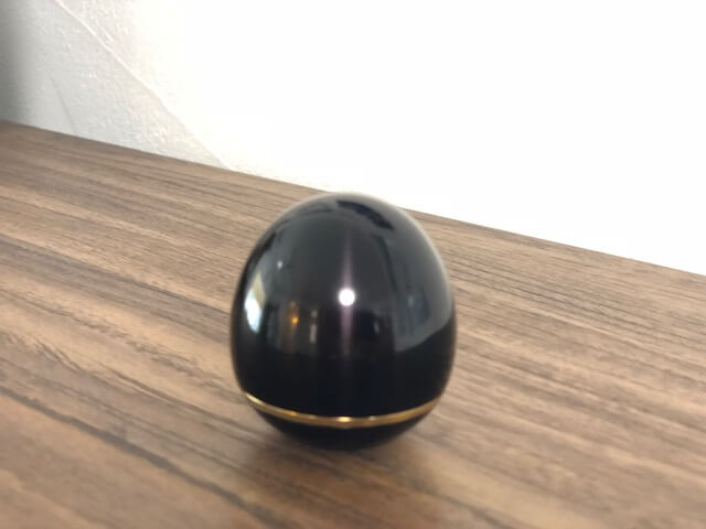 卵型のミニ骨壺の写真