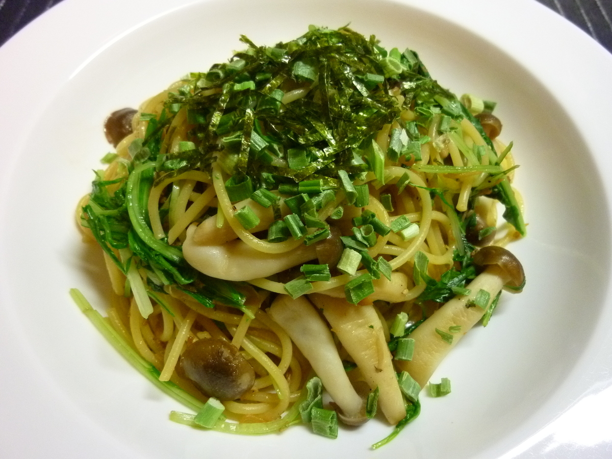 水菜としめじとふりかけのパスタ 赤い羽blog