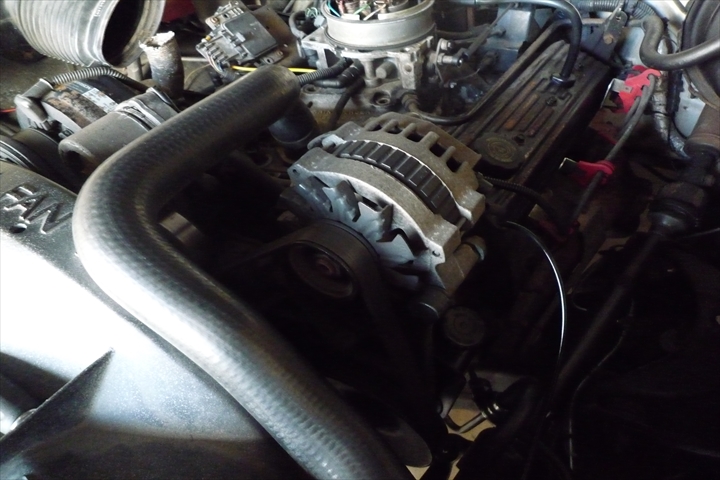 C1500 オルタネーター交換 - シボレーC1500とビューエルX1