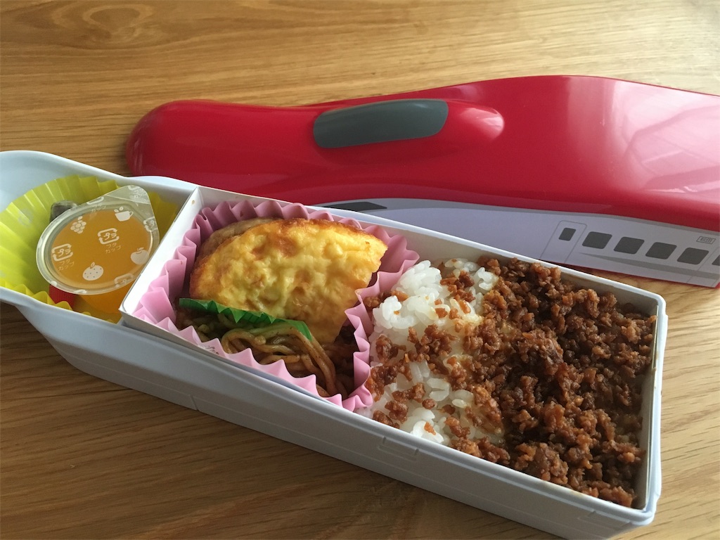 東京駅の弁当屋 祭 で子供に人気の新幹線弁当を2つ購入 旅するエスプレッソ 東京駅の弁当屋 祭 で子供に人気の新幹線弁当を2つ購入 旅するエスプレッソ