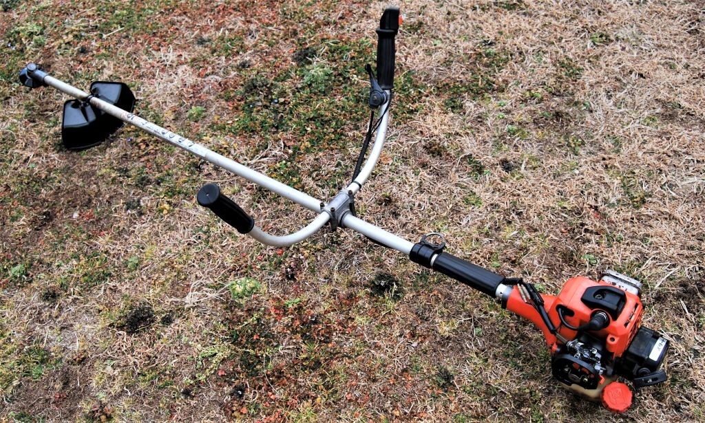 草刈機(共立SRE260R)本格プロ用のマシンです！整備済みで気持ち良く