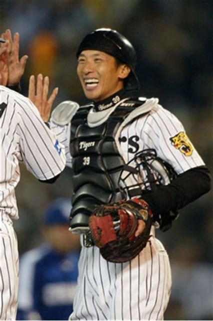 阪神タイガース 矢野輝弘（矢野燿大）ZETT支給バッティング手袋＆リストバンド くぜさえさんに僕のキャッチャーミットにペインティングして