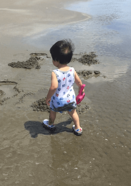 2歳児連れて海に行く時に持っていって良かったもの 持っていけば良かったもの 山椒は小さいけどむすぺろには辛い