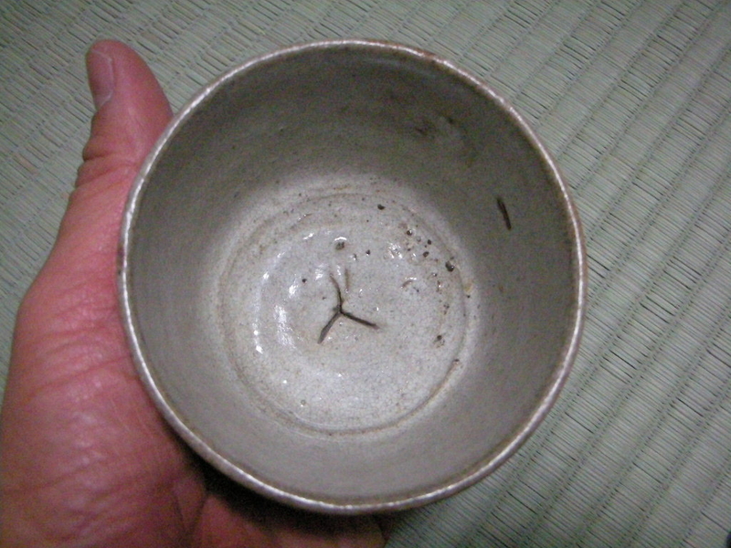 古唐津　山瀬呼継さかづき 古唐津 金継ぎ 呼び継ぎ 展示中 in Museum of yoichi.koga.4143