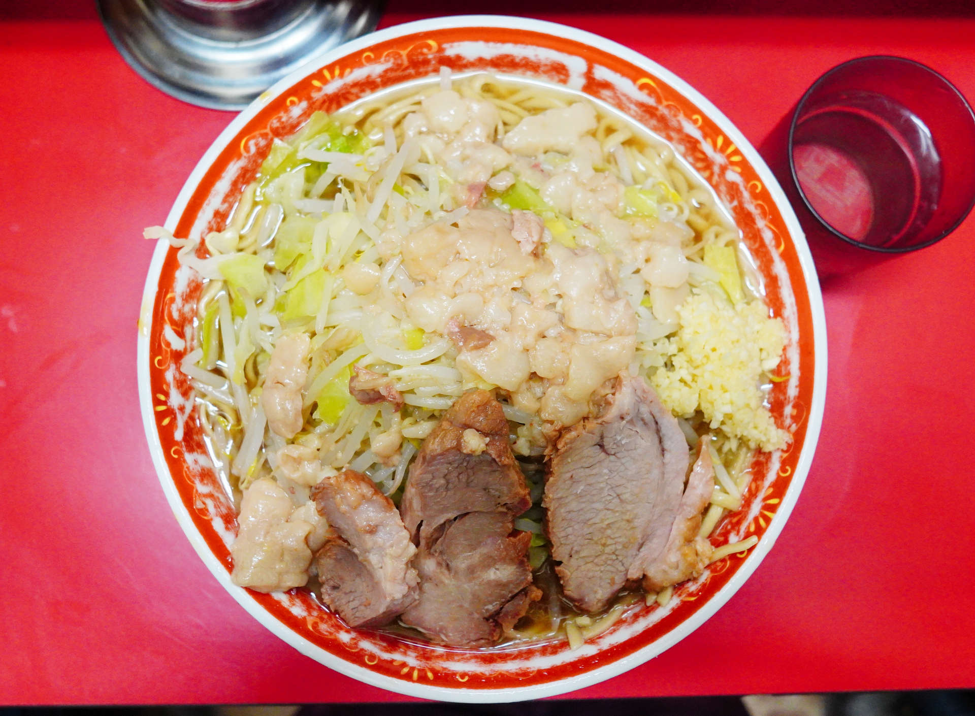 ラーメン二郎 上野毛店 寒い中で欲する温もりと優しさとパワーが丁度マッチして 絶妙にその時に食べたい味 食後は多幸感と舌の痺れに包まれる カメコ二郎