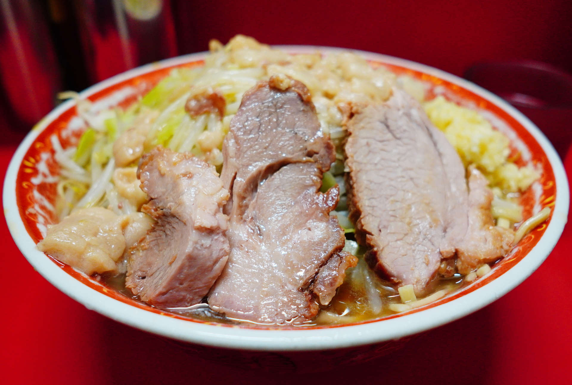 ラーメン二郎 上野毛店 寒い中で欲する温もりと優しさとパワーが丁度マッチして 絶妙にその時に食べたい味 食後は多幸感と舌の痺れに包まれる カメコ二郎