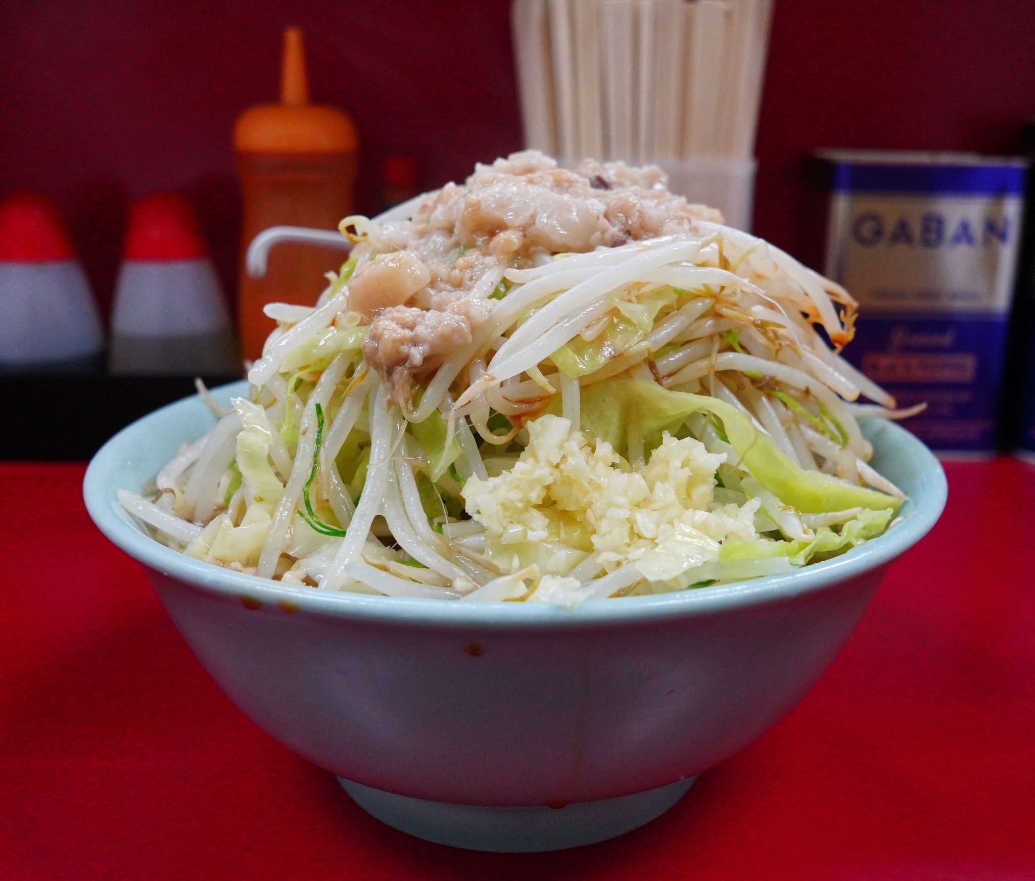 二郎 Ramen Jiro] I waited 45 minutes in the freezing cold to eat a huge
