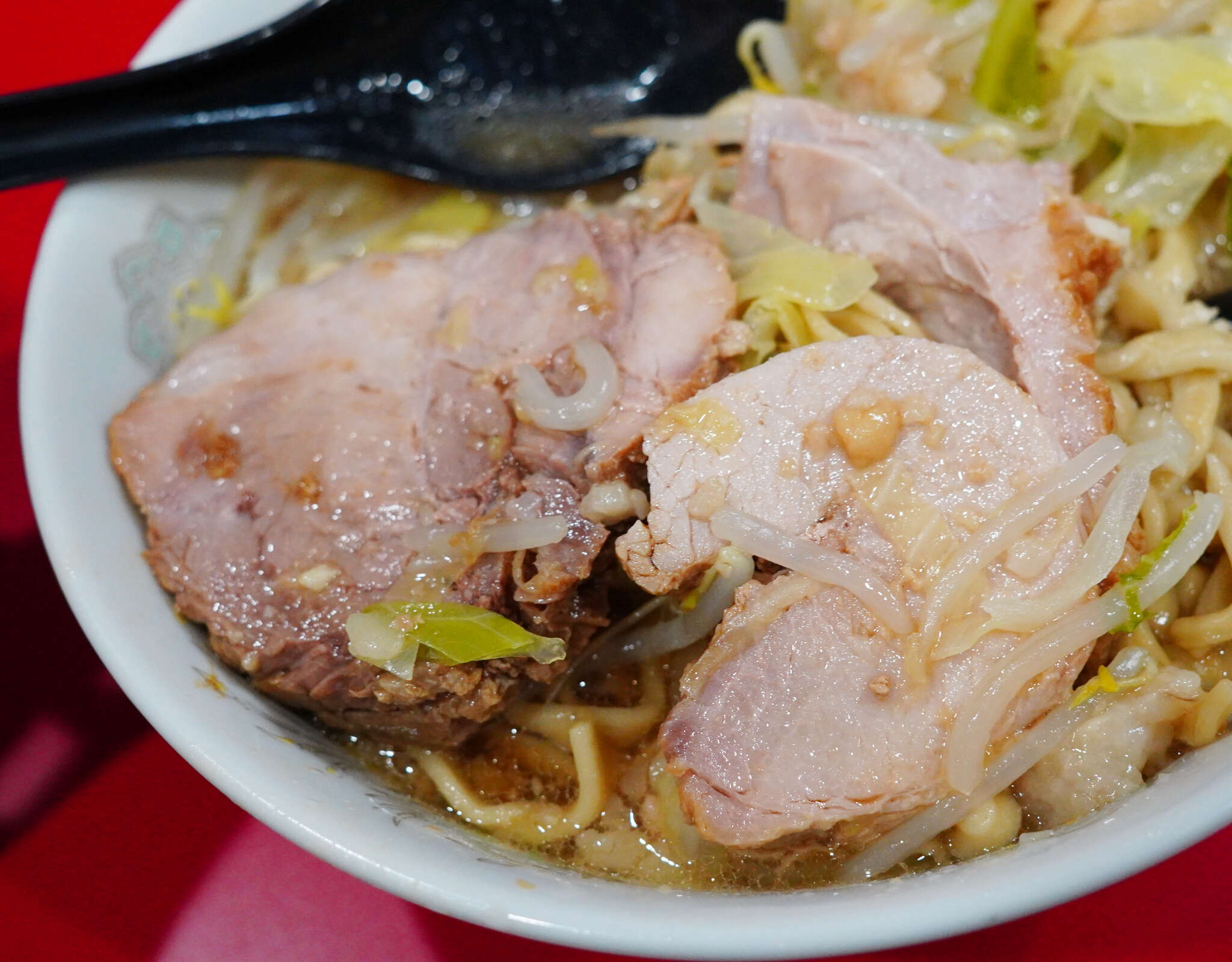 ラーメン二郎 生田駅前店 - 「薄味 カラメオミット ヤサイマシ」この