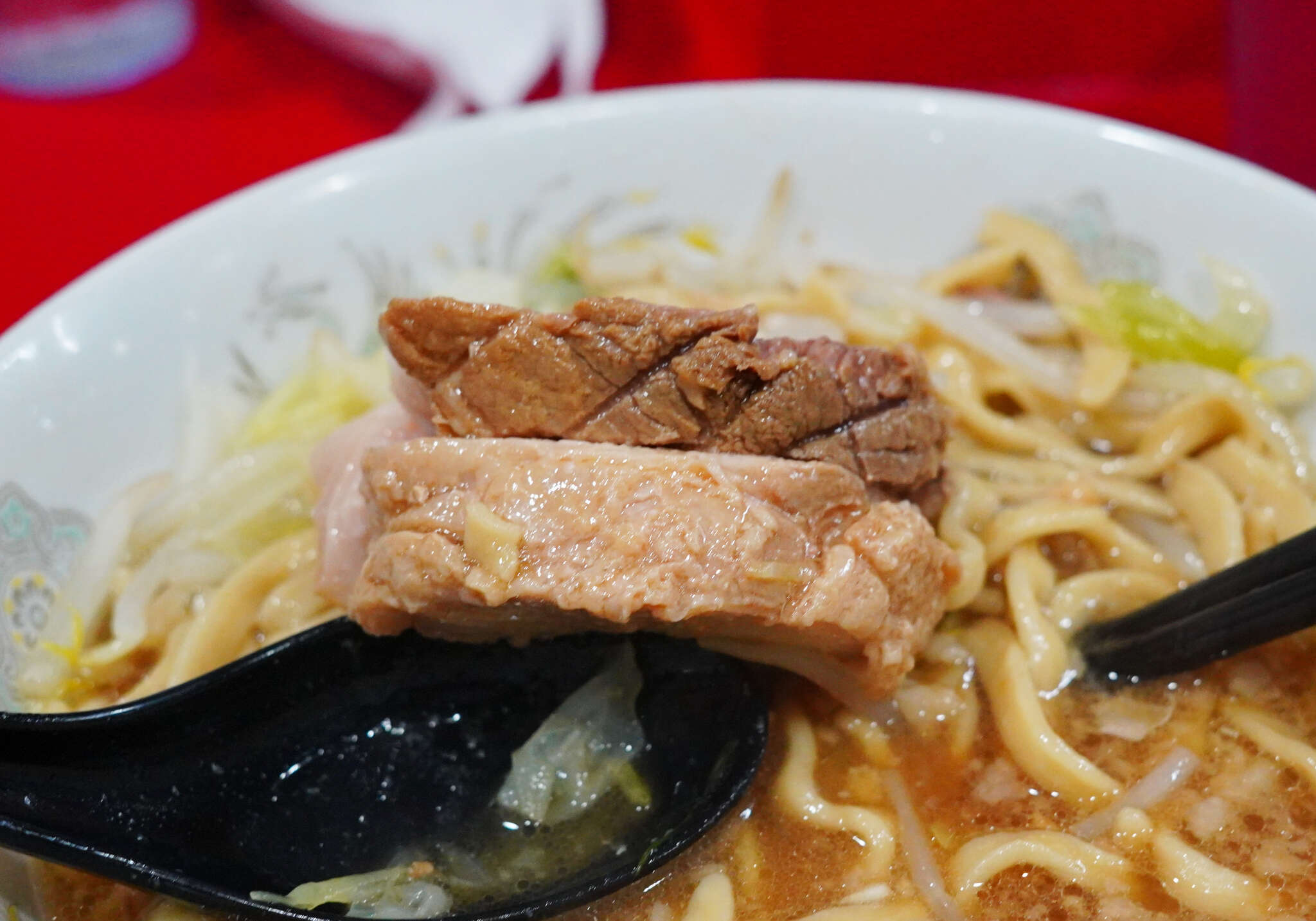 ラーメン二郎 生田駅前店 - 「薄味 カラメオミット ヤサイマシ」この