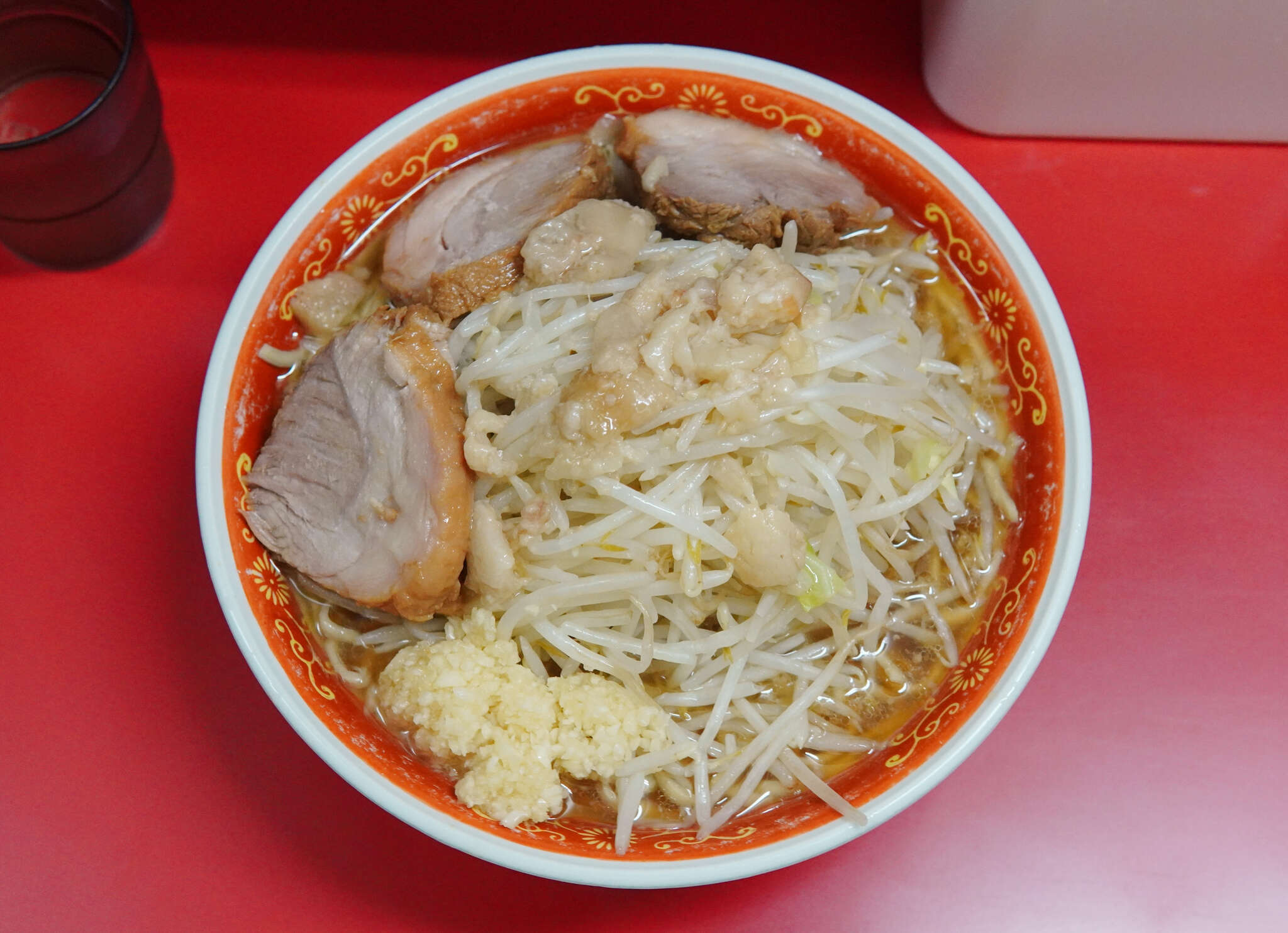 ラーメン二郎 上野毛店 - シャキシャキヤサイとフヨフヨアブラの対極の