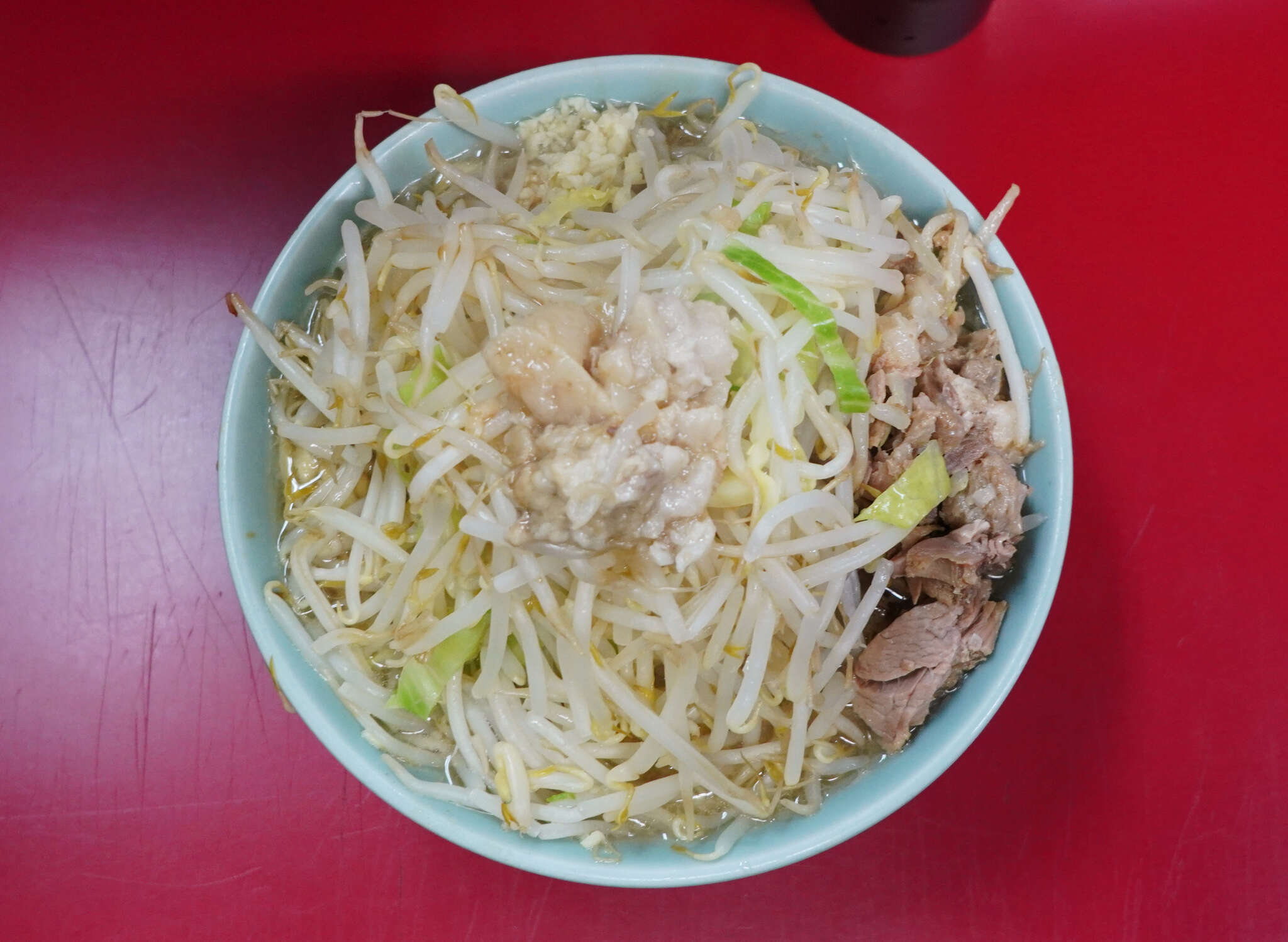 ラーメン二郎 中山駅前店 - 2025年中山初め。モヤシが果物のよう