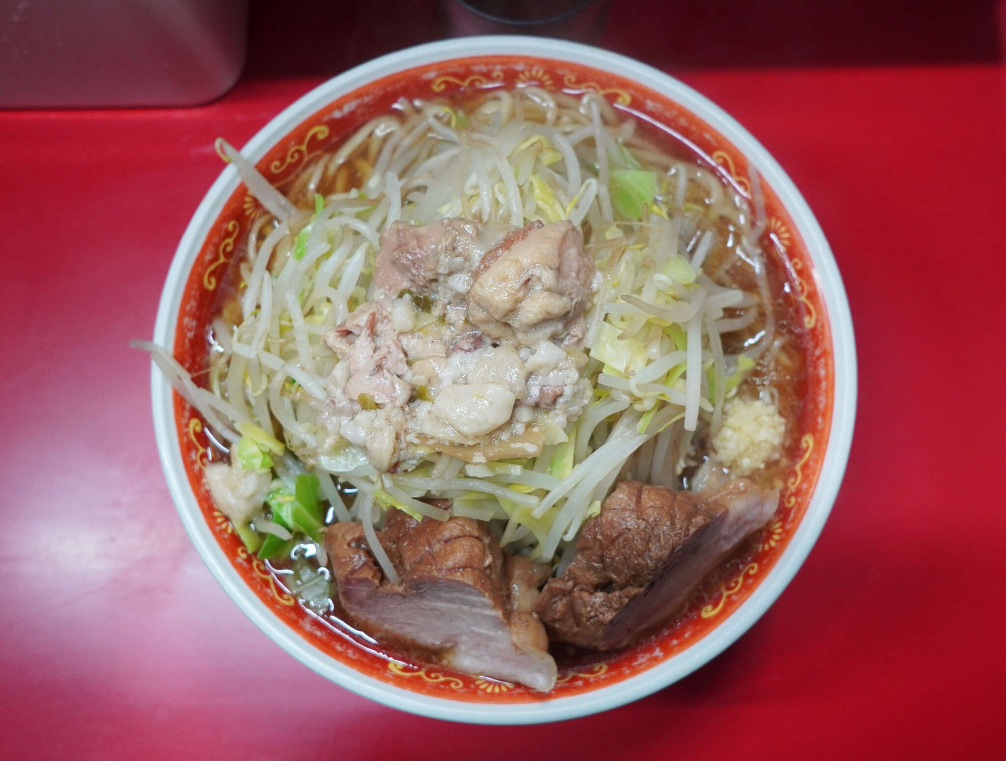 二郎様確認 ラーメン二郎 上野毛店 - 友人らを伴い訪問リベンジ。団体客多めで