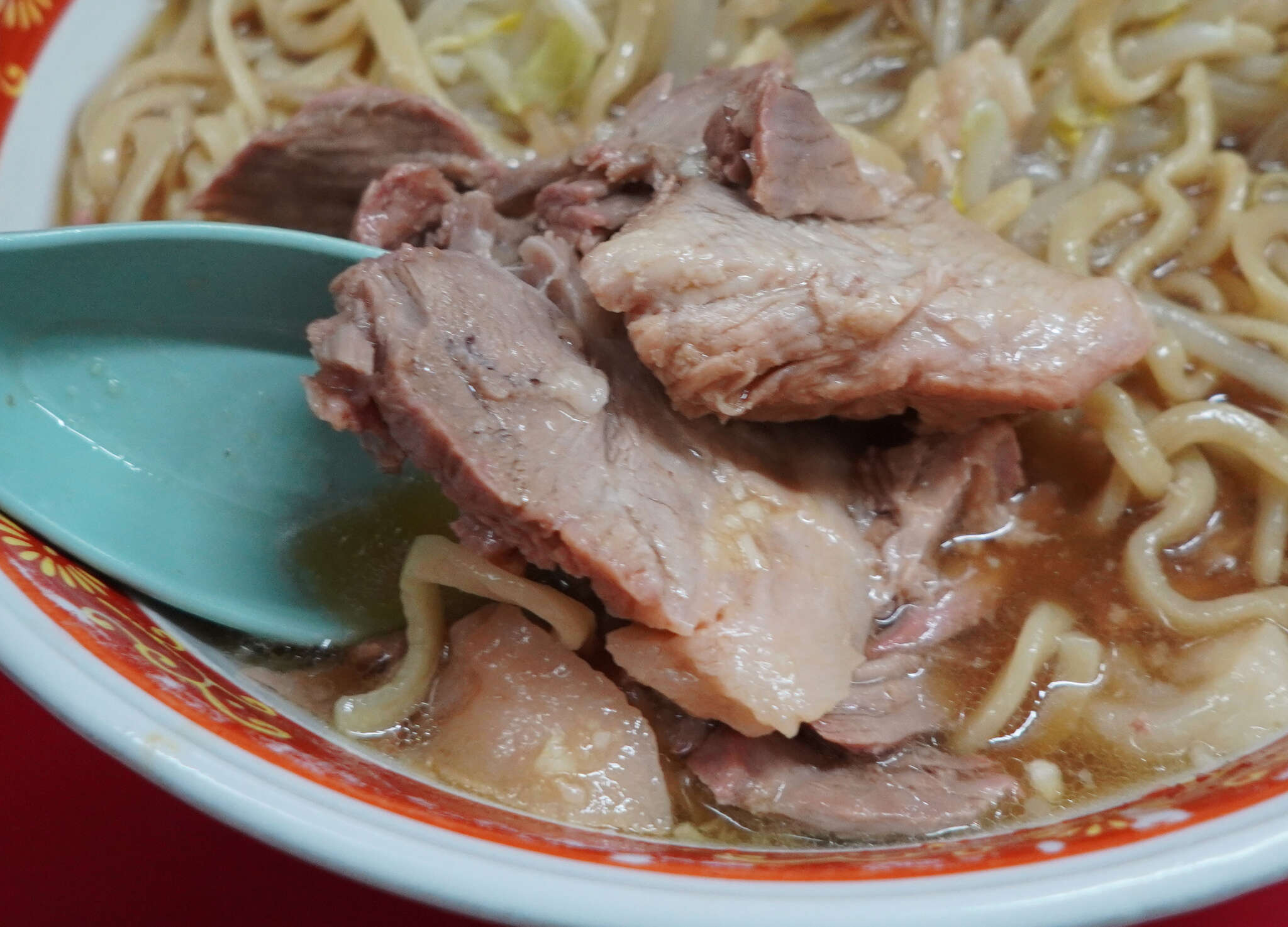 ラーメン二郎 上野毛店 - もの凄い糖度のフルーツモヤシ。月曜らしく