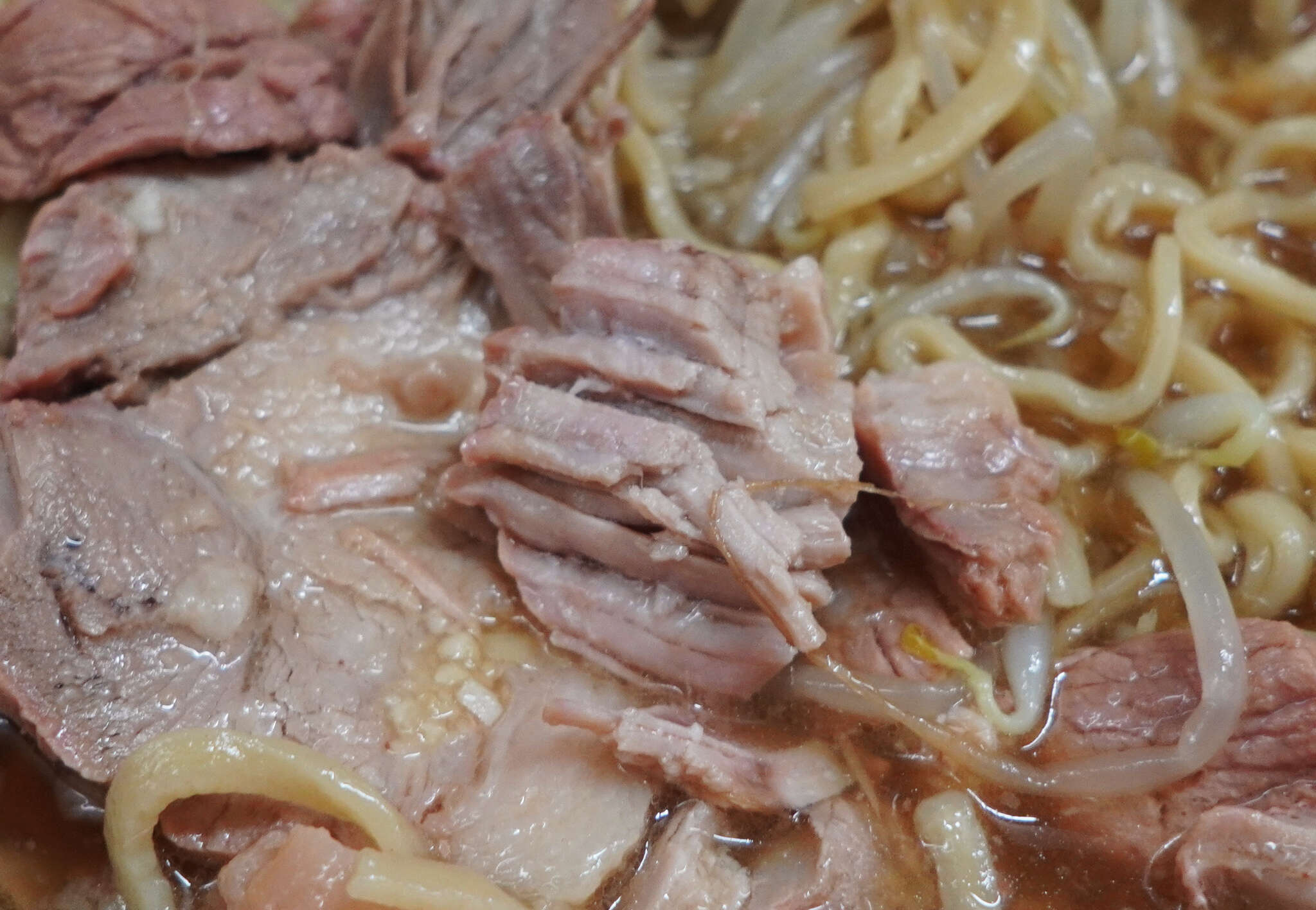 ラーメン二郎 上野毛店 - もの凄い糖度のフルーツモヤシ。月曜らしく