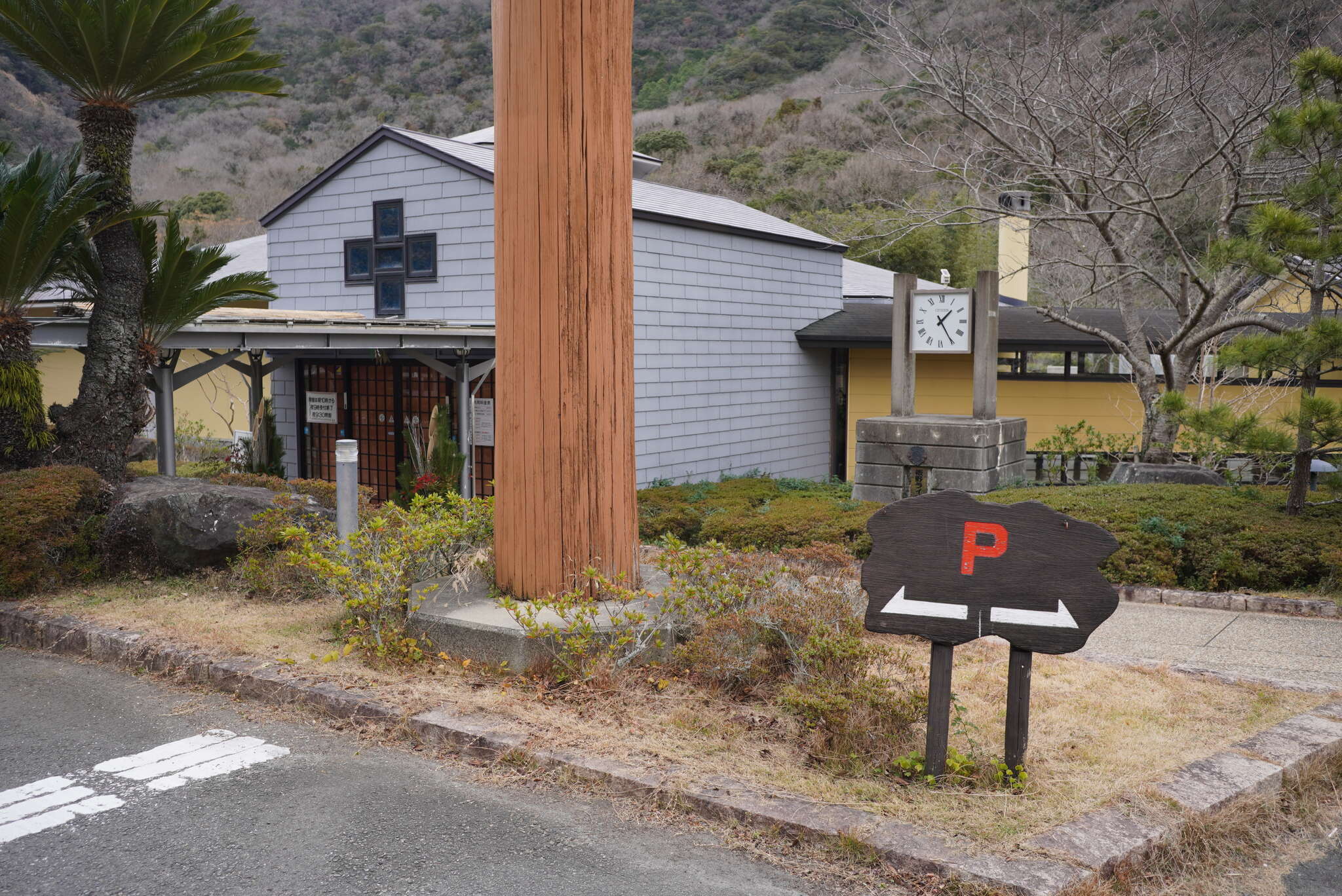 吉野川温泉（徳島/上板町） - 元旦温泉紀行。東かがわ → 大坂峠 → 板野 → 上板 → コインスナック御所24 → 土成  時計回りコース。大浴場故障のため、オール開放「450円ポッキリ」で最高にととのう。 - カメコ二郎