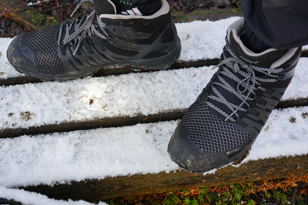 無雪期用登山靴として「INOV-8 ロックライト325GTX」を購入