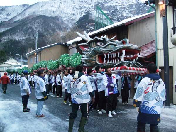 中学生による「龍舞行列」