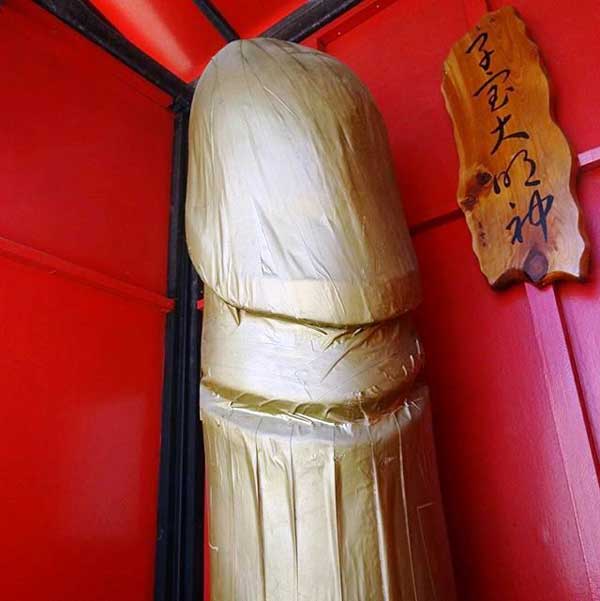 ご神体はビニール張り ?