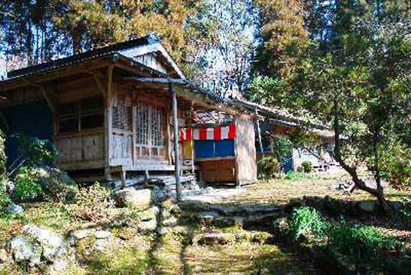熊群(くまむれ)神社(大分県由布院市)